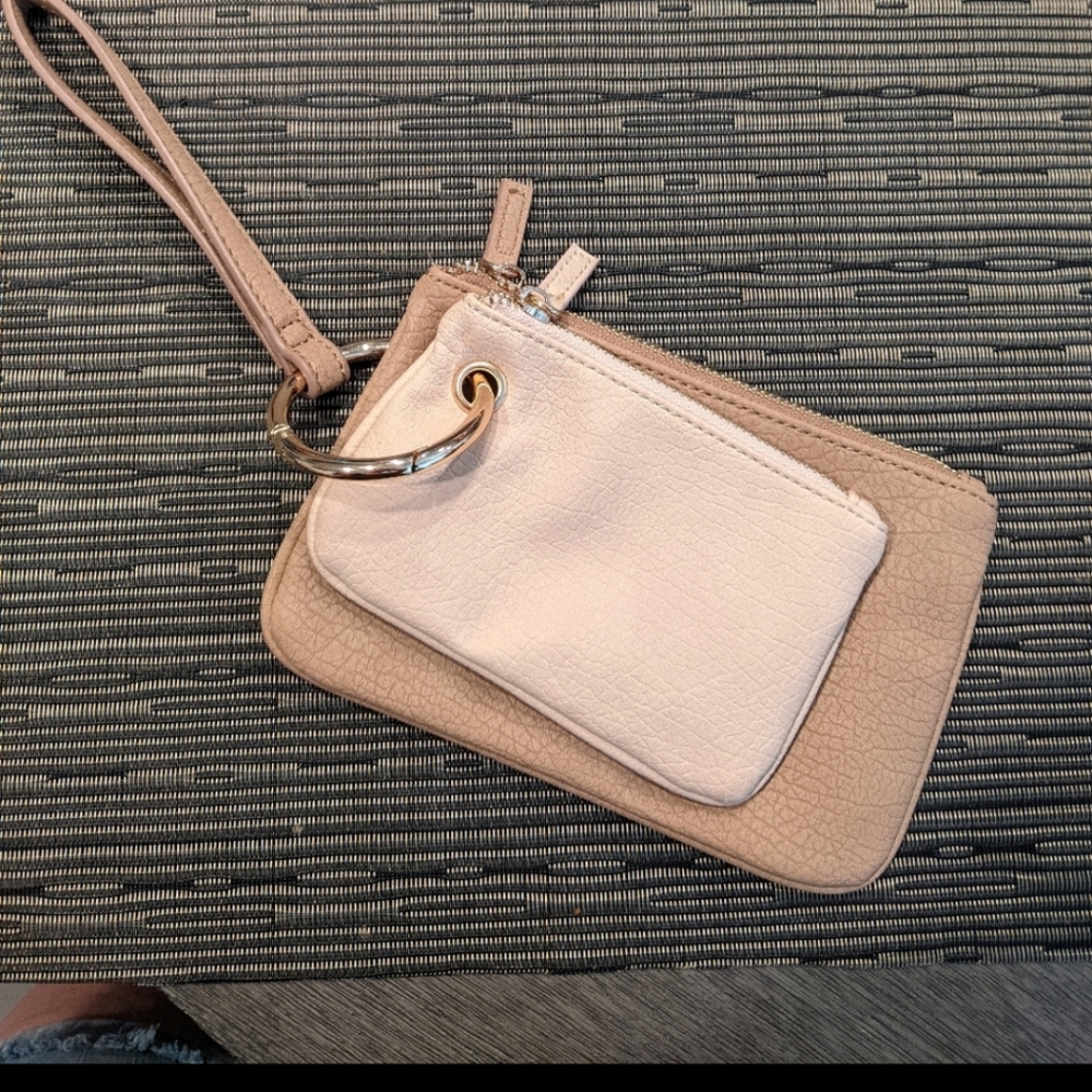 NWOT 2 piece wristlet bag set